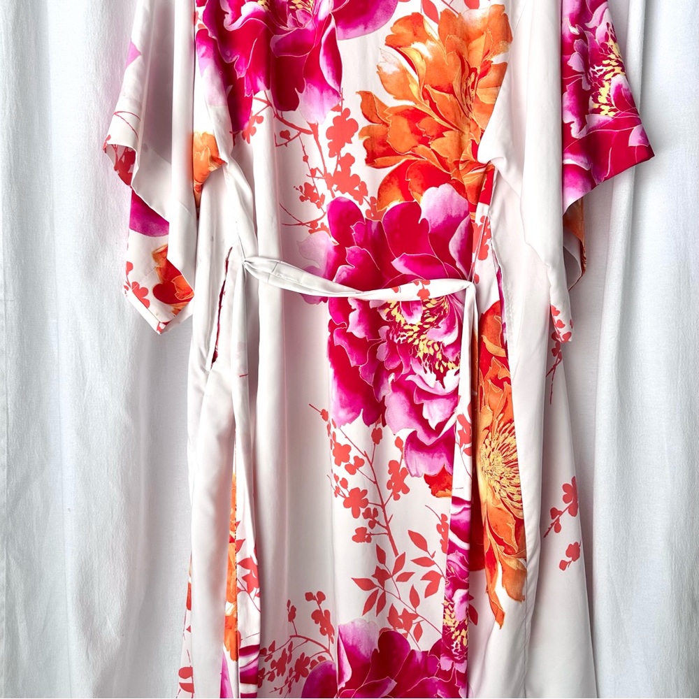 Natori Floral Print Robe ASO Khloe Kardashian - Picture 5 of 14